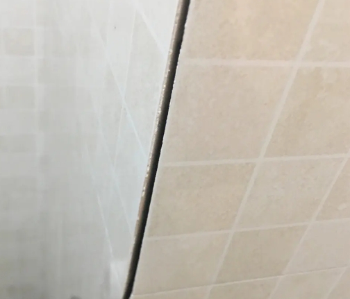 木兰瓷砖空鼓维修公司分享阳台瓷砖脱落的修复过程可以分为以下几个步骤