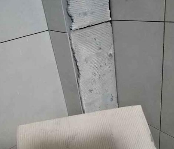 木兰瓷砖空鼓维修公司分享下厨房瓷砖脱落的补救措施。